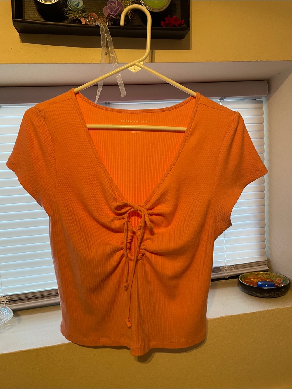 NWOT American Eagle ribbed keyhole top (L)